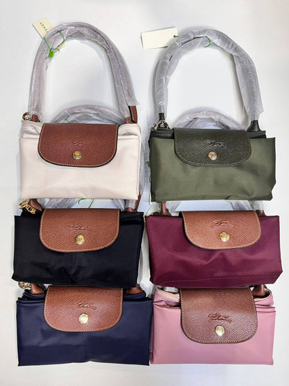 Longchamp
60 dhs🪙🌨️
size 36×24×14cm

Zain42
♥️♥️♥️