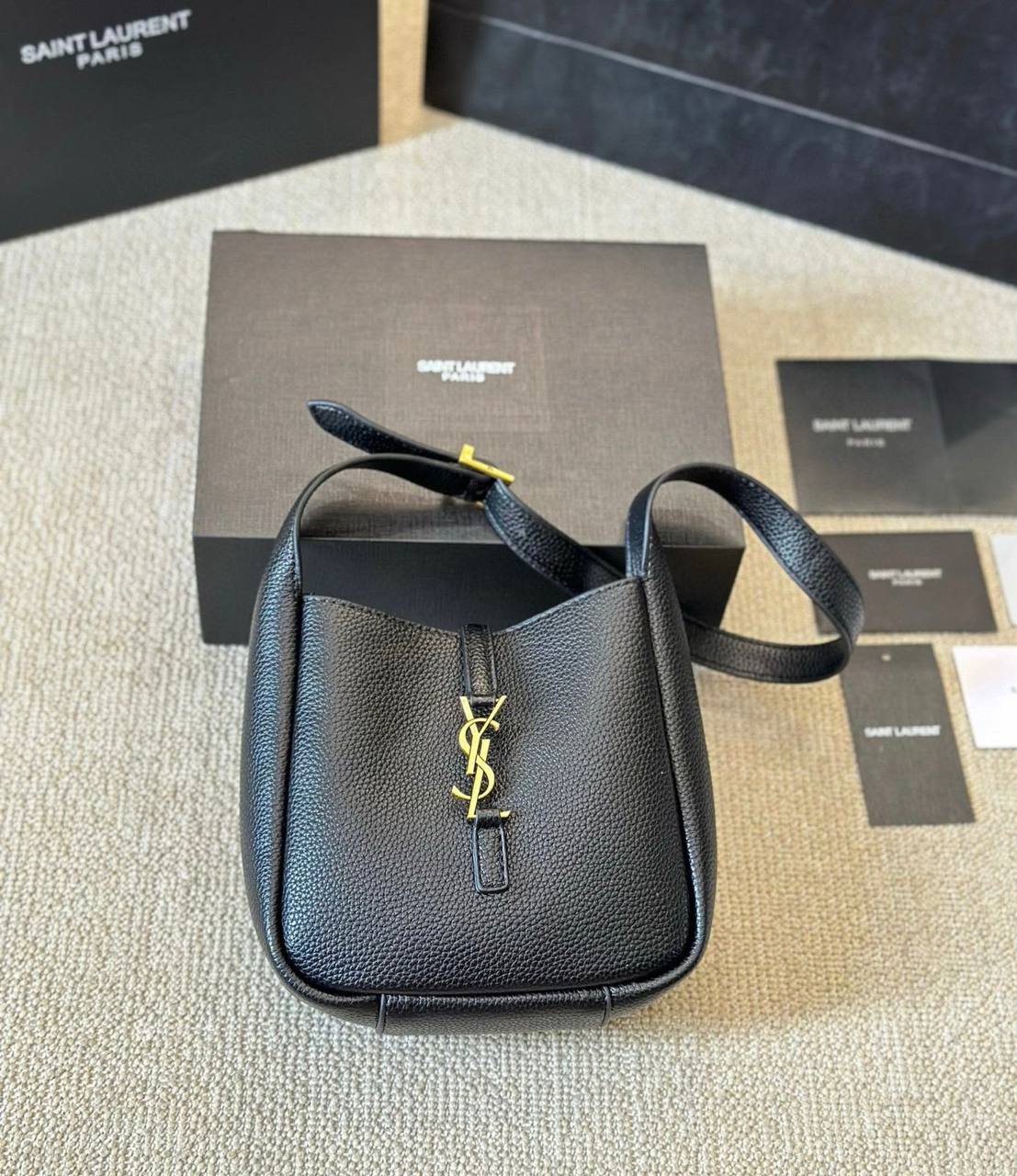 YSL 

 HIGH QUALITY 

WITH BOX 
🎁🎁🎁

100 dhs✅

Zain295
♥️♥️♥️