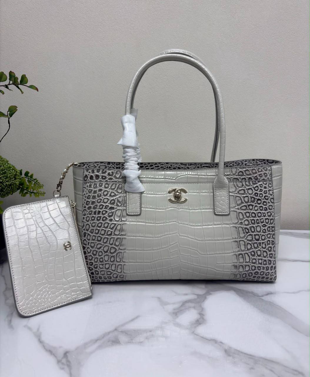 Re stock 

arrived Chanel 💕🙋🏻‍♀️

35cm🫶🏼🫶🏼 
350 dhs🇦🇪🇦🇪

Zain297
♥️♥️♥️
