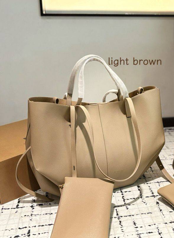 Polene
Size :38×17×32  
110 dhs🪙🖤

Zain114
♥️♥️♥️