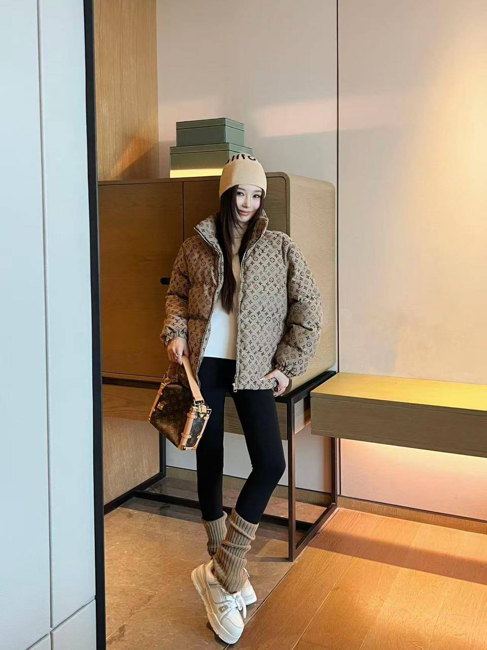 *New collections     
320 dhs🪙🌺
*good  quality  ♥️♥️
*Sizes:S M L xl* 
*AVAILABLE NOW*

Zain231
♥️♥️♥️