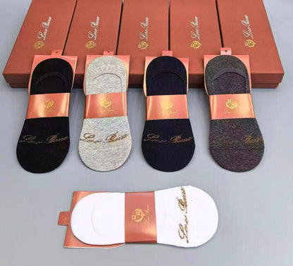Socks
With box 
45 dhs✅
Inside box…5pc

Zain93
♥️♥️♥️