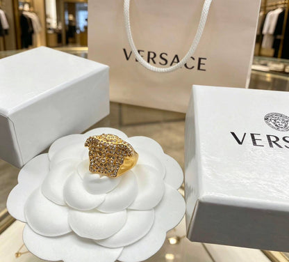 VERSACE ❤️‍🔥*
Ring 💍 
Free size 💥
Master quality 💯
With normal boxes 🗃️ 
45 dhs💓

Zain216
♥️♥️♥️