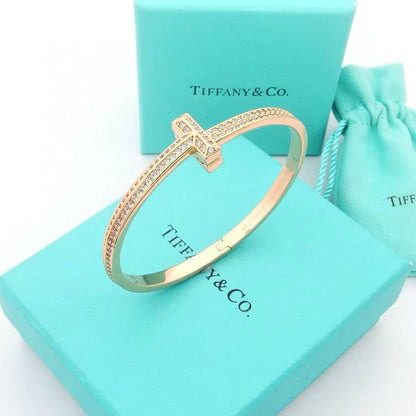TIFFANY 
MASTER BANGLE
GOLD ROSE GOLD SILVER AVAILABLE
80 dhs🇦🇪🇦🇪

WITH BOX AND PAPER BAG🎁🛍️

Zain89
♥️♥️♥️