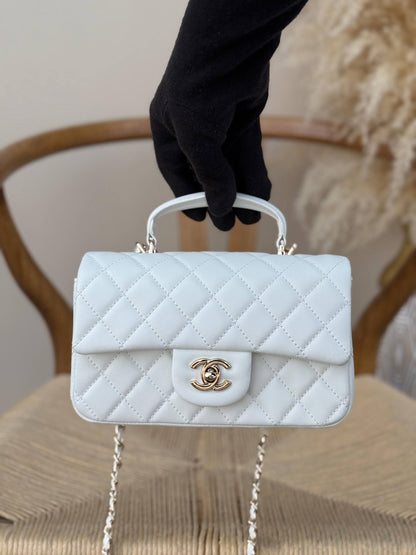 New collection✨✨✨
CHANEL
20cm
350 dhs👑
Top quality 
With box🎁

Zain167
♥️♥️♥️