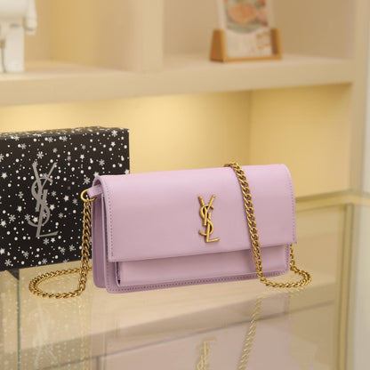 YSL

best quality 
with box
95 dhs🇦🇪🇦🇪

size22CM

Zain290
♥️♥️♥️