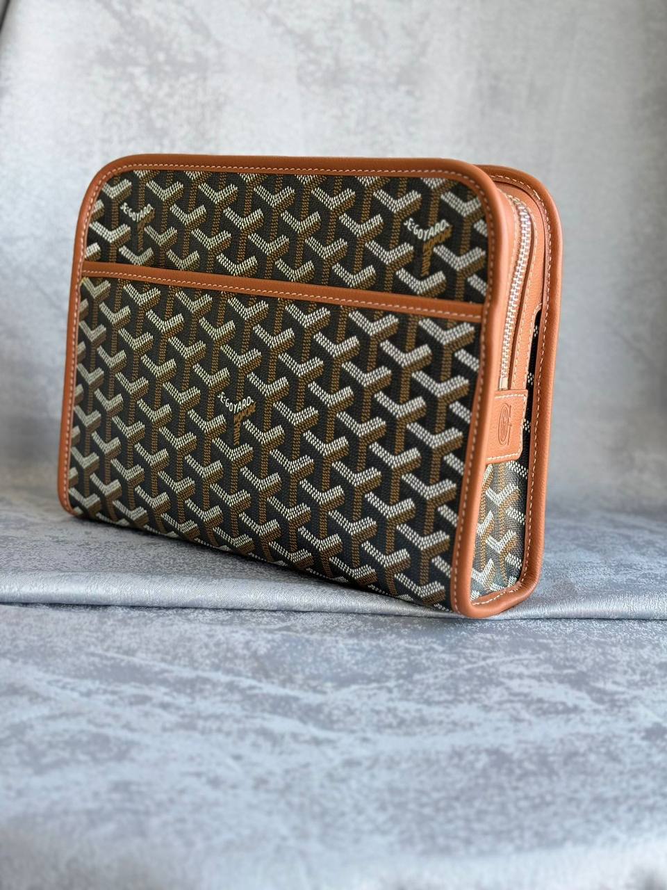 GOYARD
*Clutch Bag* 
*Master Quality* 
450 dhs✅

Zain179
♥️♥️♥️