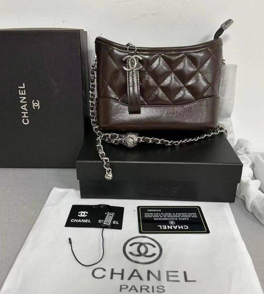 Chanel

With box 
🎁🎁🎁

95 dhs🪙💚

Zain136
♥️♥️♥️