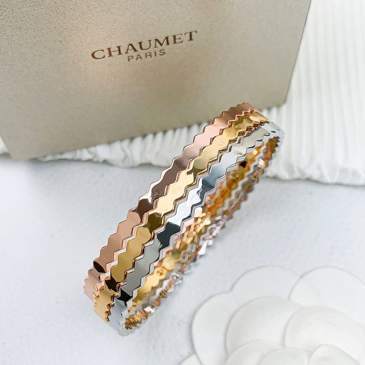 CHAUMET 🦋*
Bangle 💥
Master quality 💯
With black boxes 📦 
45 dhs✅

With master box 🗃️ 
115 dhs✅

Zain216
♥️♥️♥️