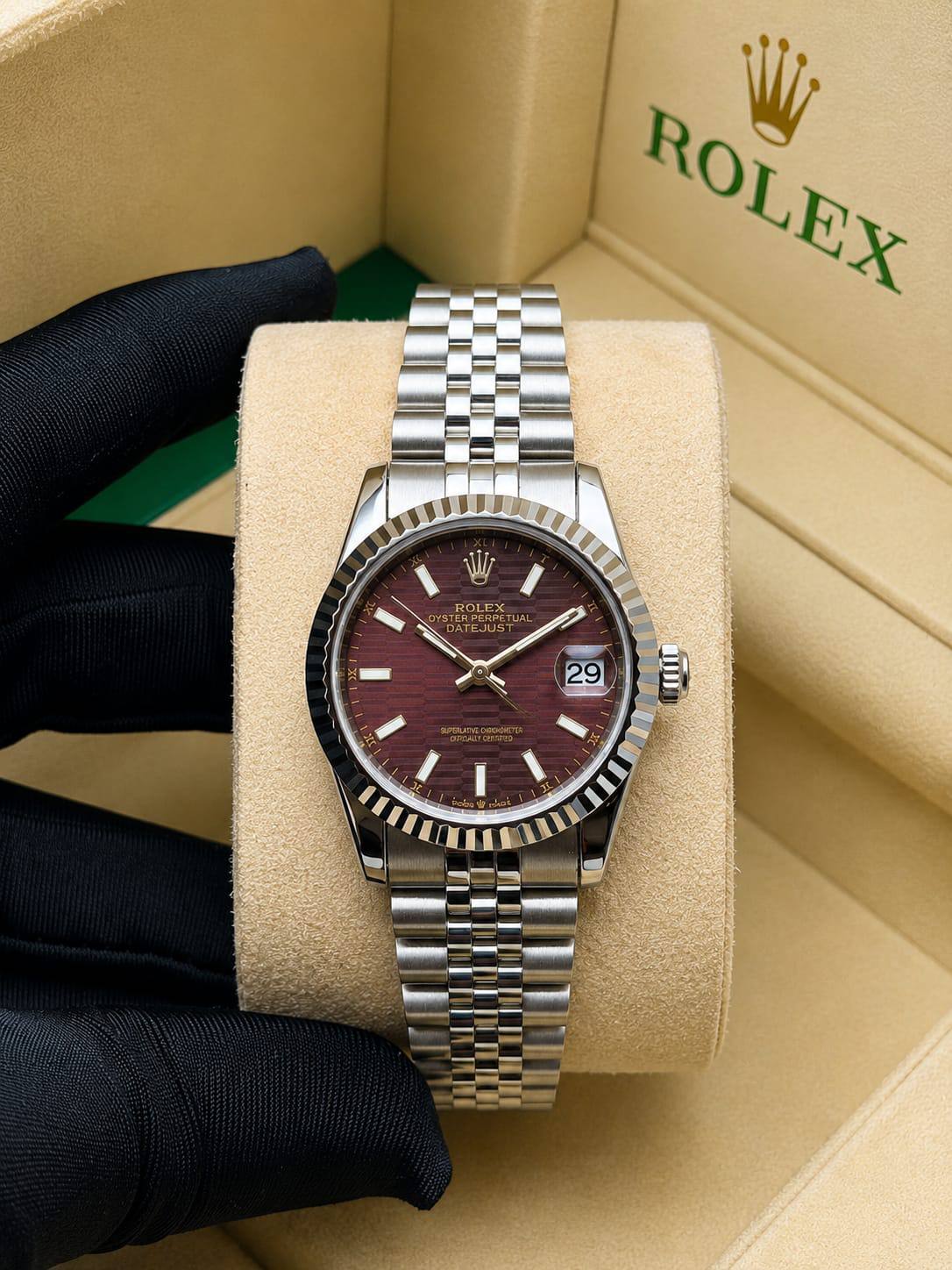 Rolex watch for ladies good quality 
160 dhs✅
 (size 31mm)

Zain59
♥️♥️♥️