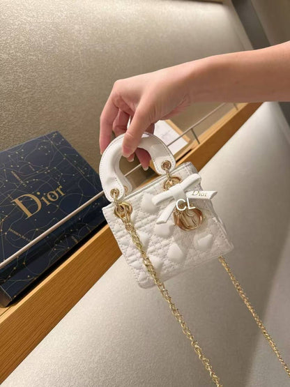 Dior
with box
130 dhs✅

Zain143
♥️♥️♥️
