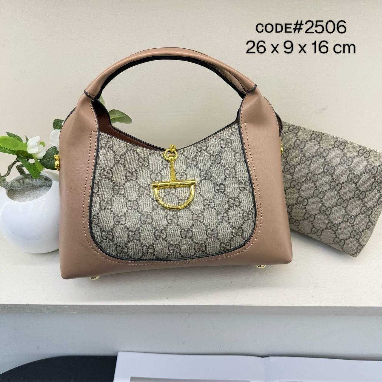 GUCCI ᴍɪɴɪ ᴇʙᴏɴʏ GG
sᴜᴘʀᴇᴍᴇ ᴄᴀɴᴠᴀs
ʜᴏʀsᴇʙɪᴛ ʟᴏᴄᴋ ʜᴀʀᴅᴡᴀʀᴇ
ᴡɪᴛʜ ᴘᴏᴜᴄʜᴇs ʜᴀs ʟᴏɴɢ ʙᴇʟᴛ
sɪᴢᴇ : 26 cm

70 dhs🇦🇪

Zain31
♥️♥️♥️