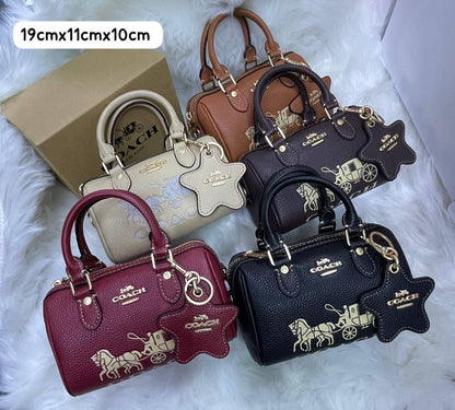 Coach
95 dhs✅

with box
🎁🎁🎁

Zain72
♥️♥️♥️