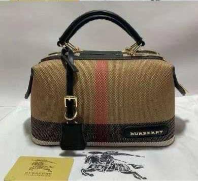 Burberry
110 dhs✅ 

Zain72
♥️♥️♥️