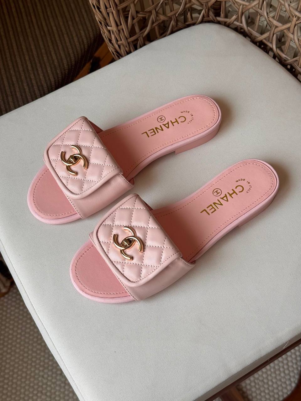 CHANEL 
✨ Collection
👠 36–41
💎 Premium Quality
🔥 Super Master
450 dhs🇦🇪🇦🇪

Zain198
♥️♥️♥️