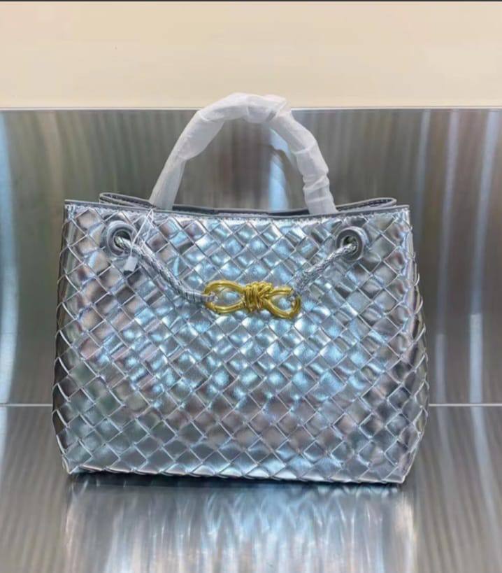 Bottega
⚡26cm
⚡without box
100 dhs💓

Zain118
♥️♥️♥️