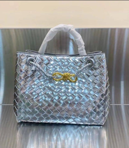 Bottega
⚡26cm
⚡without box
100 dhs💓

Zain118
♥️♥️♥️