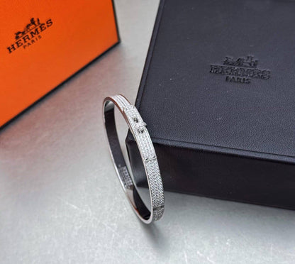 Hermes ❤️‍🔥*
Bangle 🍁
Master quality 💯
With normal boxes 🗃️ 
90 dhs👑
With master box 📦 
110 dhs👑

Zain216
♥️♥️♥️