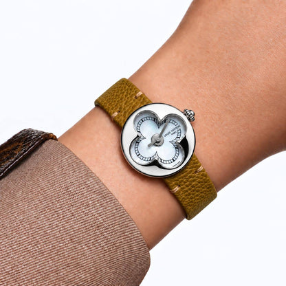 LV

watch for ladies 

good quality 
size 26mm

380 dhs🇦🇪🇦🇪
Zain59
♥️♥️♥️