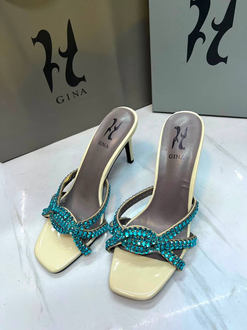 Gina 9CM👠👠
Size 36-37-38-39-40-41
High quality 

110 dhs🇦🇪🇦🇪

Zain21
♥️♥️♥️