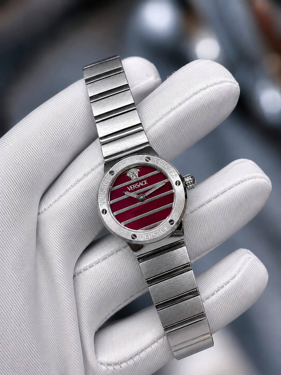 Versace 

watch for ladies 

good quality 
230 dhs🇦🇪🇦🇪

Zain59
♥️♥️♥️