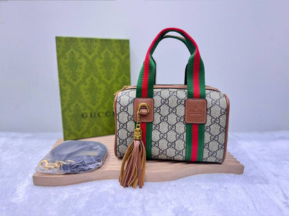 Gucci  

with box  
🎁🎁🎁

size:20×13cm  
110 dhs💓

Zain114
♥️♥️♥️