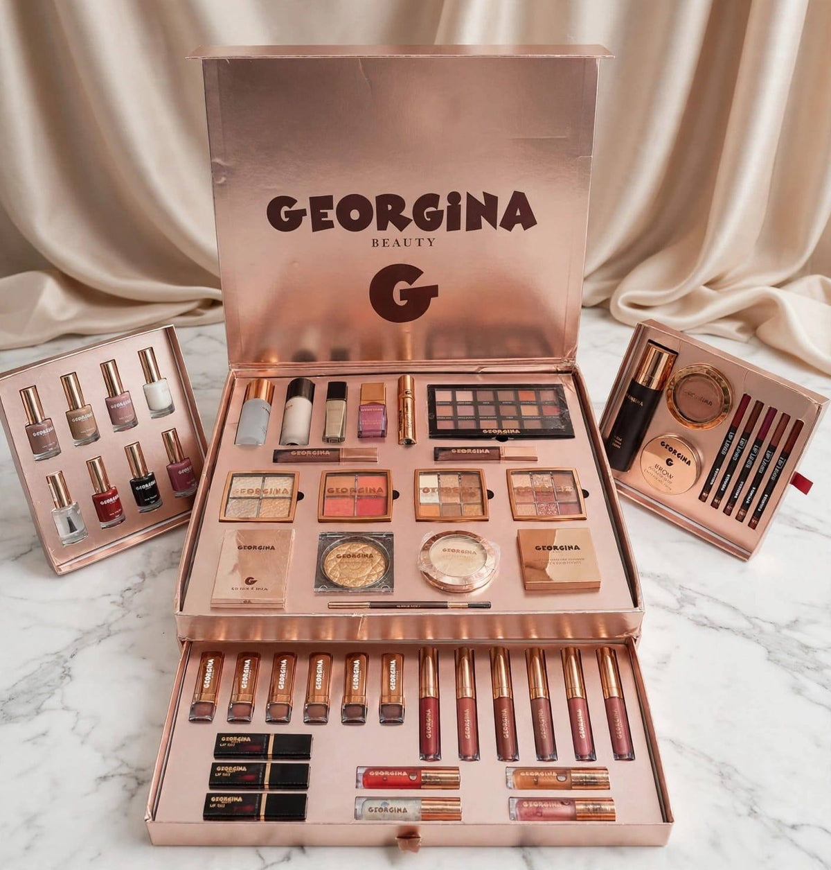 GEORGINA 

MAKEUP BOX

300 dhs🇦🇪🇦🇪

Zain64
♥️♥️♥️