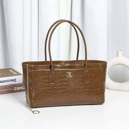 Chanel

140 dhs🇦🇪🇦🇪

Zain143
♥️♥️♥️