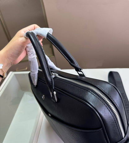 Montblanc 
Laptop bag 

copy one 
new came 
265 dhs🇦🇪🇦🇪

Zain295
♥️♥️♥️