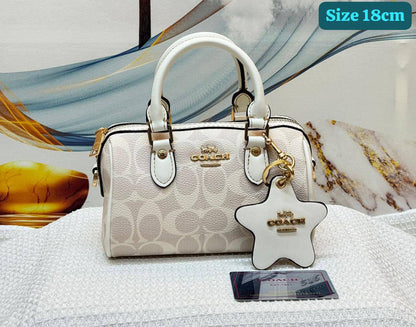 Coach
Good quality 
with box 
100 dhs💛

Zain186
♥️♥️♥️