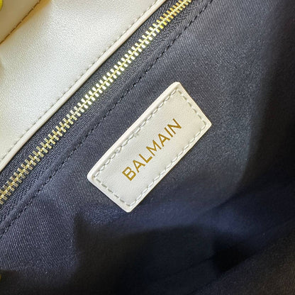 BALMAIN 
COPY ONE NEW CAME
175 dhs❤️

Zain39
♥️♥️♥️