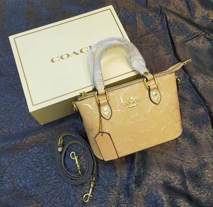 Coach
With box 
90 dhs🇦🇪🇦🇪

Zain235
♥️♥️♥️