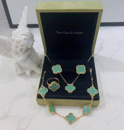 VCA SET ❤️‍🔥*
Necklace ✨
Earring 🍁
Bracelet 🦋
Ring free size 💍
Master quality 💯
With normal boxes 📦 
50 dhs❣️
With master box 🗃️ 
75 dhs❣️

Zain216
♥️♥️♥️