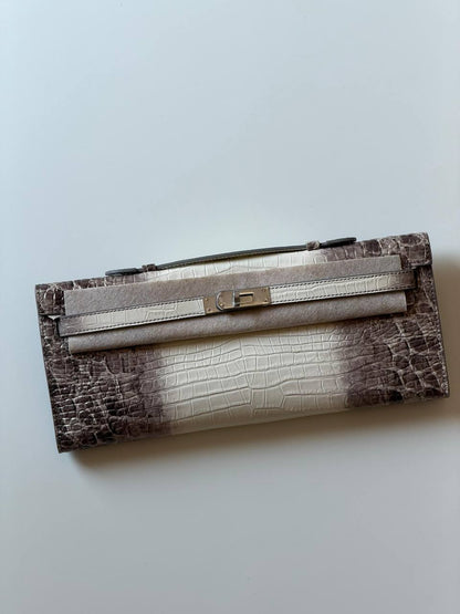 Hermes
kelly cut 30cm💕master quality😍with box❤️
570 dhs✅

Zain52
♥️♥️♥️