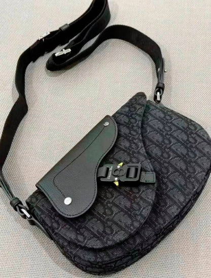 Dior
95 dhs✅
good-quality with box

Zain35
♥️♥️♥️