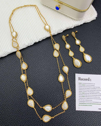 LONG BOUCHRON
NECKLACE & EARRINGS
SET ✨💫
245 dhs
WITH GOOD BOX AND PAPER BAG🛍️🎁

Zain89
♥️♥️♥️