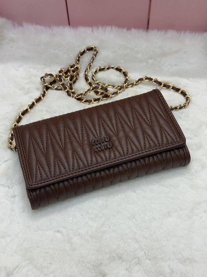 NEW CAME 
MIU MIU BAG
GOOD QUALITY 
45 dhs❣️

WITHBOX
🎁🎁🎁

SIZE- 20*12*3

Zain40
♥️♥️♥️