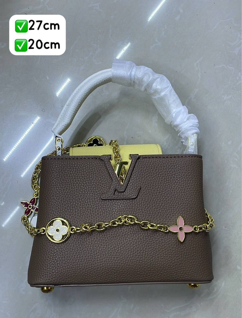 LV

✅27cm 125 dhs✅ 
with box 🎁🎁🎁

✅20cm 120 dhs✅
 with box🎁🎁🎁

Zain72
♥️♥️♥️