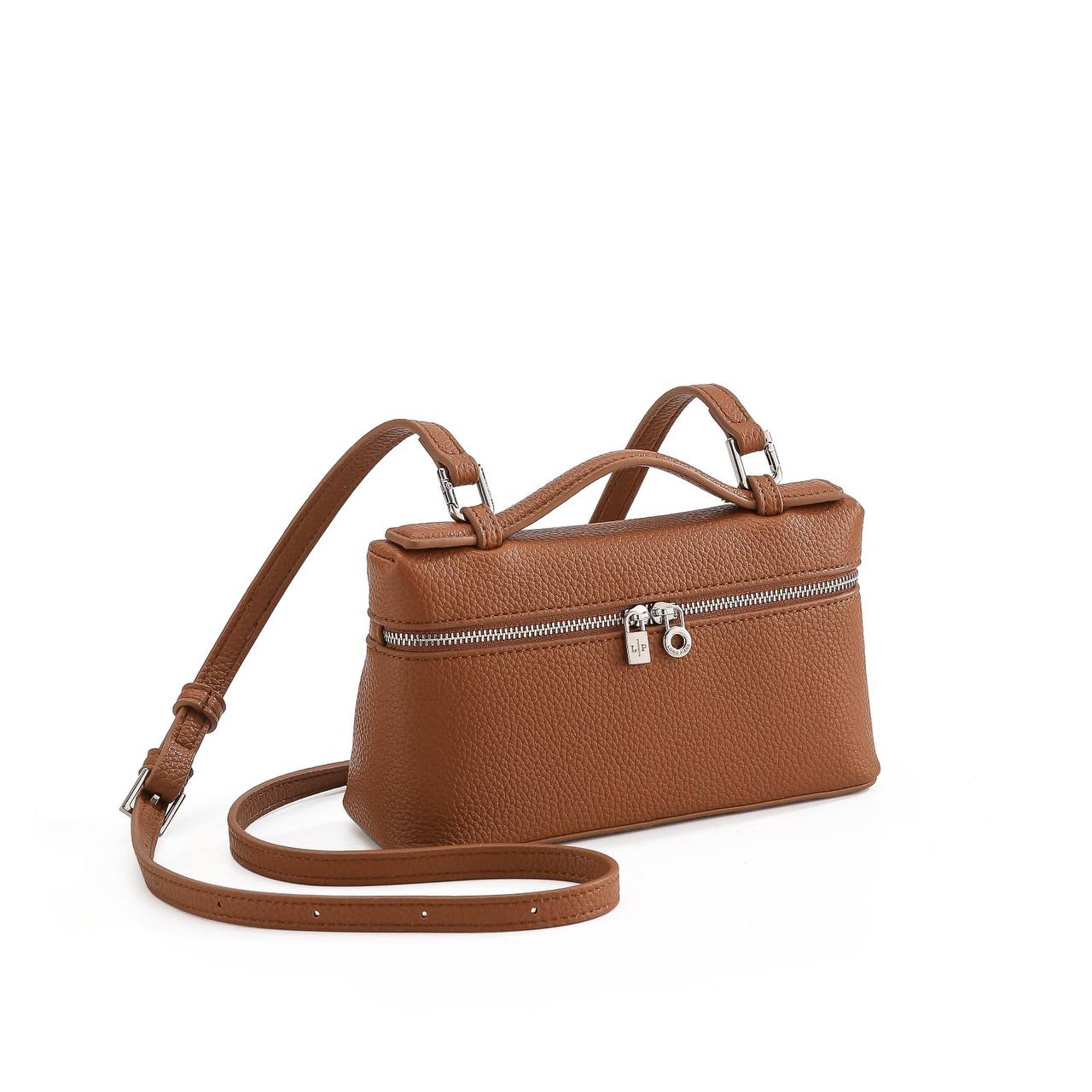 LORO PIANA
Best quality 
WITH BOX
80 dhs✅
size 19CM

Zain290
♥️♥️♥️