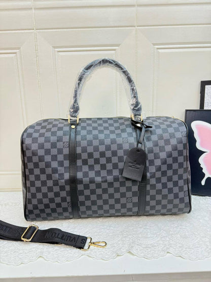 LV Travel Bags
47*29*16cm
80 dhs🪙🌨️

Zain17
♥️♥️♥️