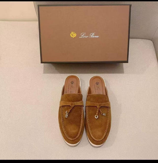 Lora Piana Shoes, New Arrived 
Size 36 To 41
130 dhs🪙💕

Zain120
♥️♥️♥️