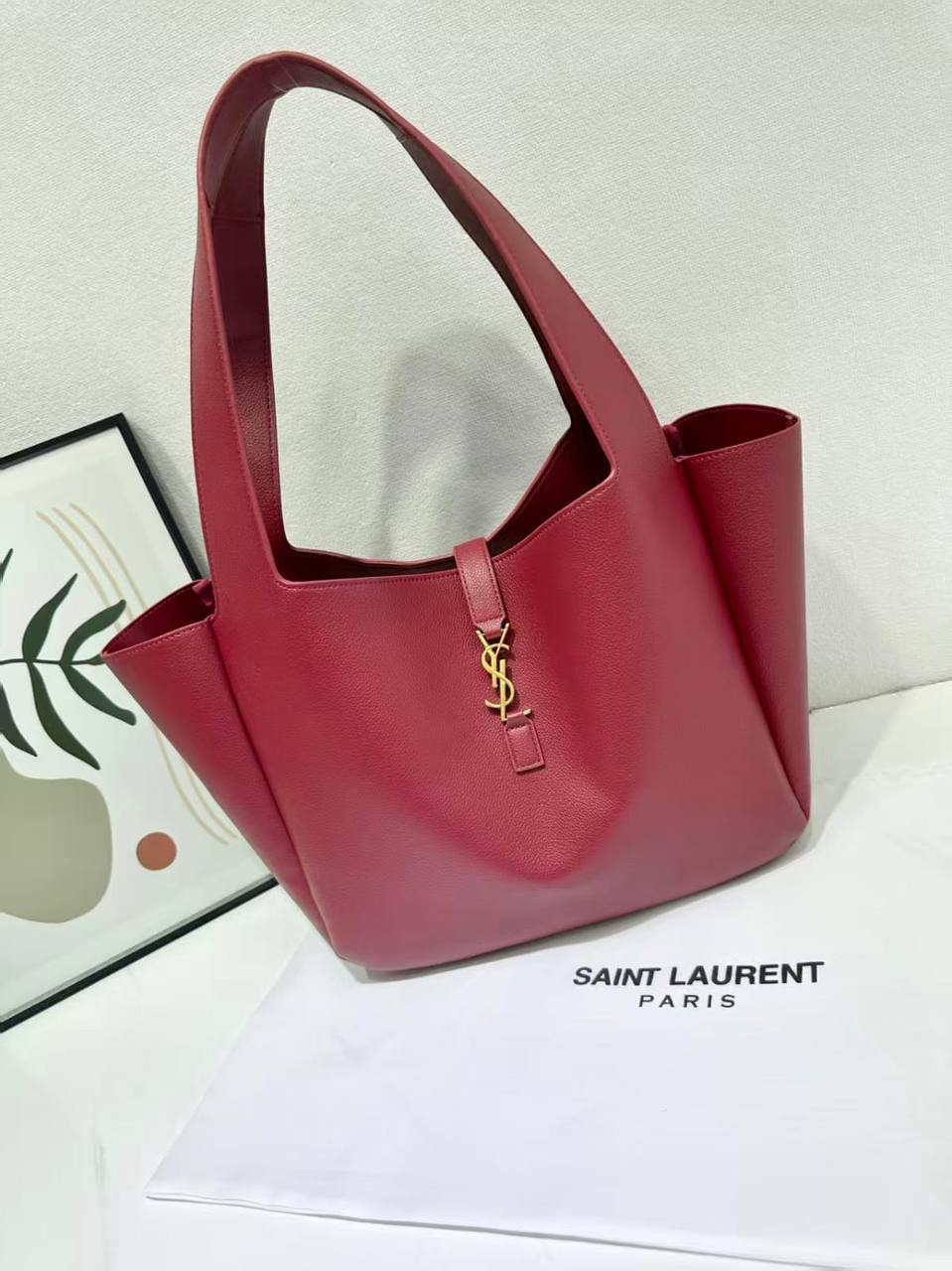 YSL 
GOOD QUALITY 
120 dhs🪙🌨️

Zain200
♥️♥️♥️