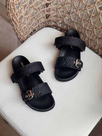 LV 
Size: 36 to 41
Super master quality 
450 dhs✅

Zain198
♥️♥️♥️