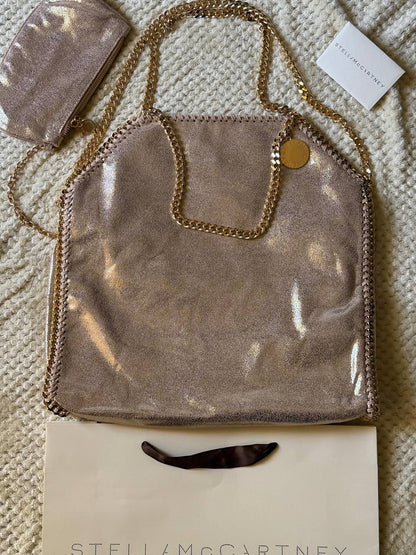 STELLA McCARTNEY
37cm
380 dhs🪙🌨️
Top quality

Zain167
♥️♥️♥️