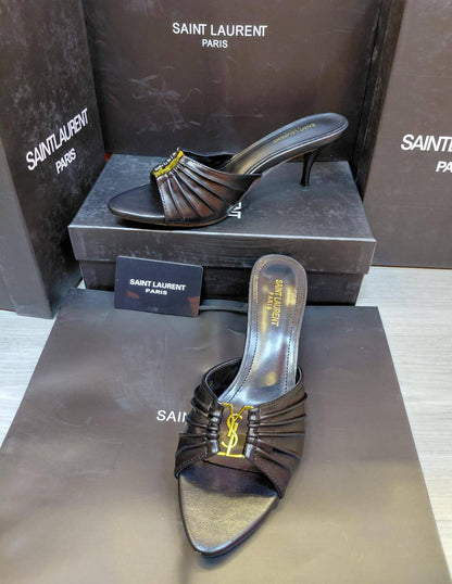 YSL
 High Quality 
Size 36 To 41
105 dhs🇦🇪🇦🇪

Zain120
♥️♥️♥️