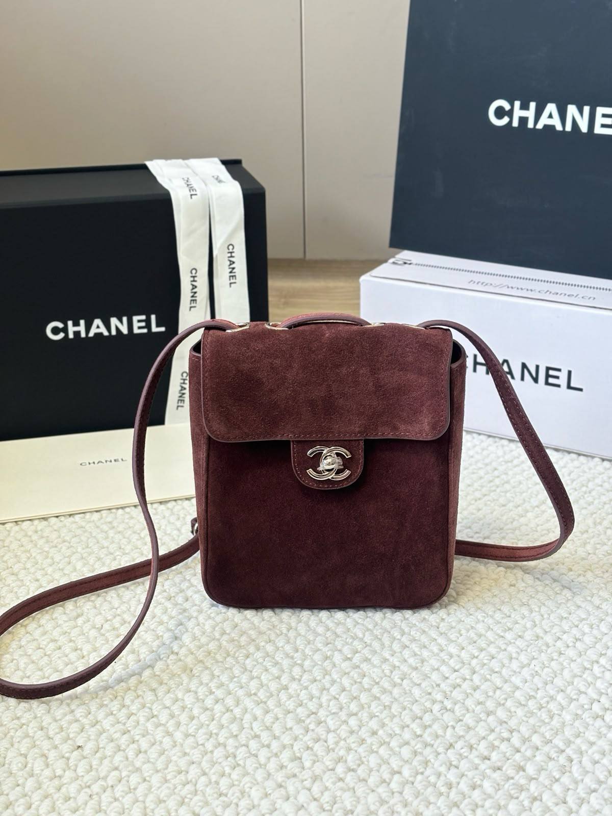 Chanel

280 dhs🇦🇪🇦🇪

Zain114
♥️♥️♥️