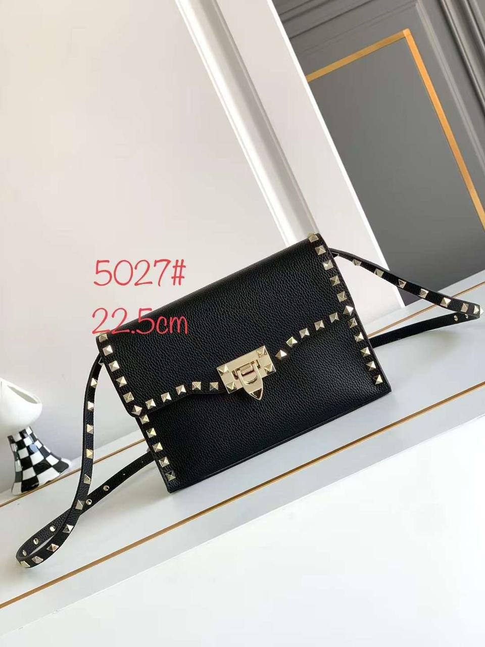 Valentino 
Master
260 dhs✅

Zain153
♥️♥️♥️