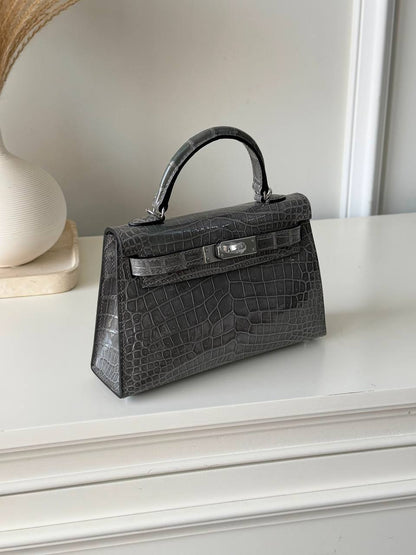 HERMES

SUPER MASTER QUALITY 

Size :19 cm
For Price 👇 WhatsApp✅
0568585901 
0507557372
0552275751 Owner Zain 👌

Zain307
♥️♥️♥️