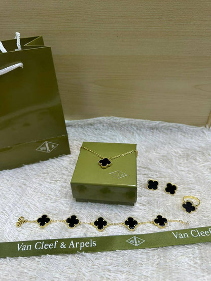 VCA SET ❤️‍🔥*
Necklace 🌸
Earring ✨
Bracelet 🍁
Ring 💍 free size ❣️
Stainless Steel 💯
Non tarnish 💯
With normal boxes 📦 
45 dhs🪙🌨️
With master box 🗃️ 
80 dhs🪙🌨️

Zain216
♥️♥️♥️