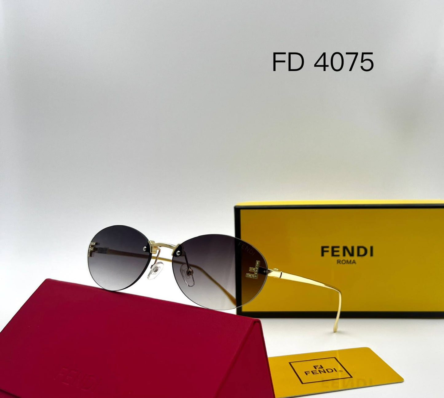 FENDI 
Sunglasses 🕶️ 
good quality 💯
With master box 🗃️ 
55 dhs🇦🇪🇦🇪

Zain273
♥️♥️♥️